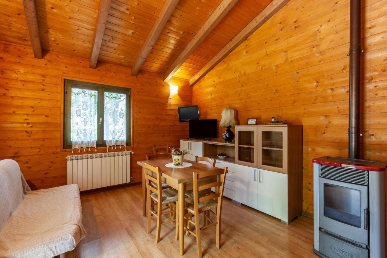 Villaggio Anemone Chalet Fragolina Capanne di Sillano Eksteriør bilde